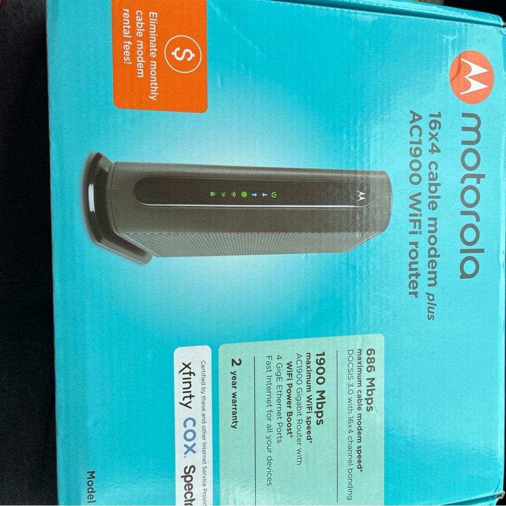 Motorola Black Cable Modem with AC1900 WiFi Router - Picture 4 of 7